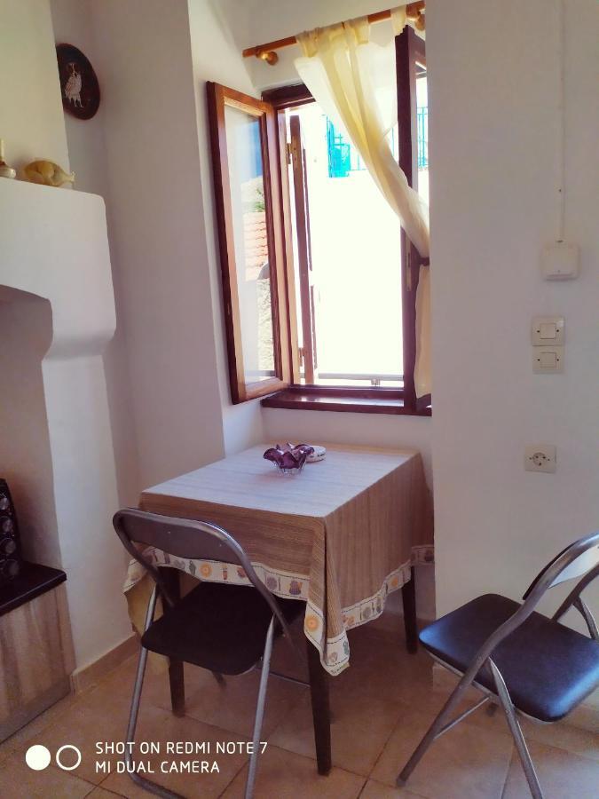 Villa Chrysodimi Chalki Town Esterno foto